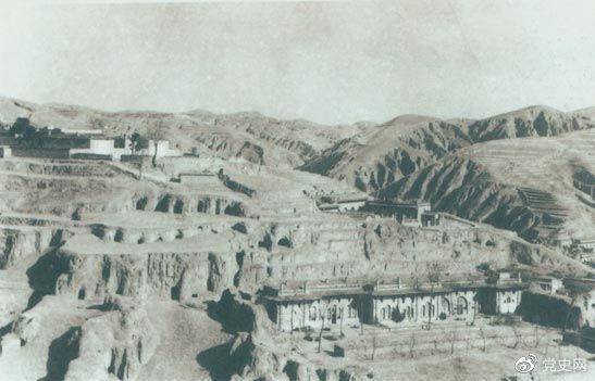 1947年12月25日至28日，中共中央在陜北米脂楊家溝召開(kāi)擴大會(huì )議（十二月會(huì )議）。圖為會(huì )議會(huì )址。